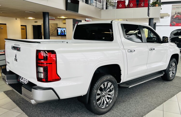 L200 2.4 TD AT Ultimate