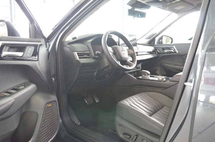 Outlander 2.5 CVT Ultimate