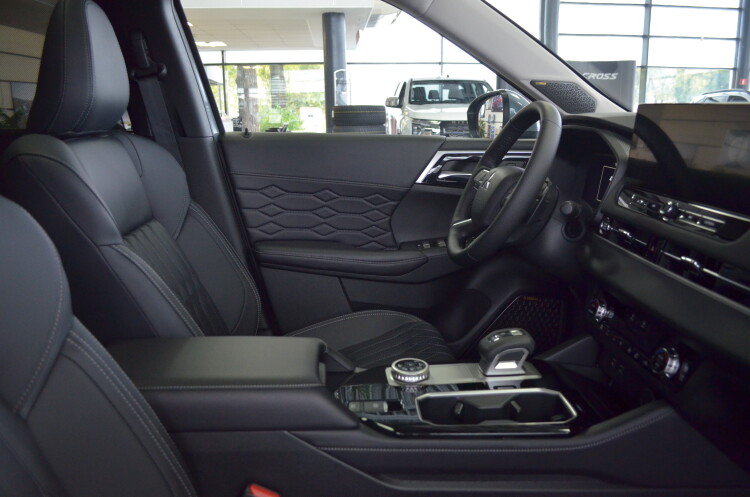 Outlander 2.5 CVT Ultimate