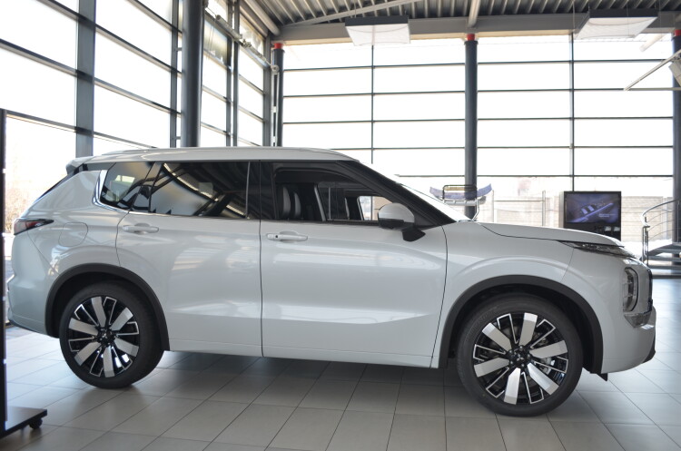Mitsubishi Outlander 2.5 CVT 4WD Ultimate