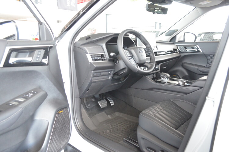 Mitsubishi Outlander 2.5 CVT 4WD Ultimate