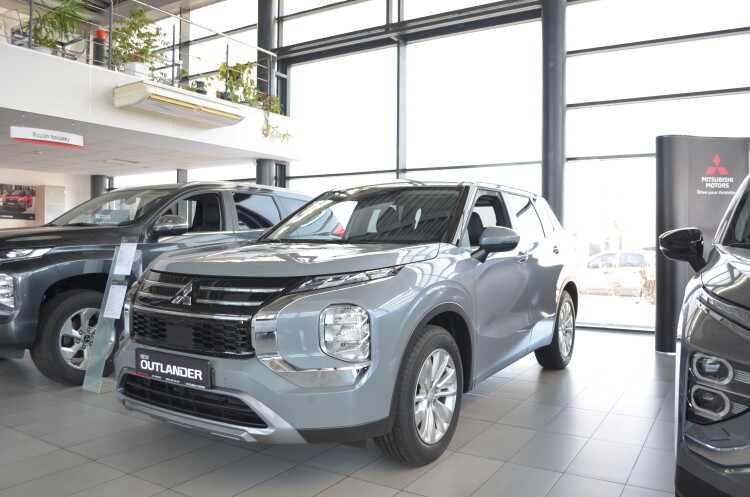 Outlander 2.5 CVT Intense