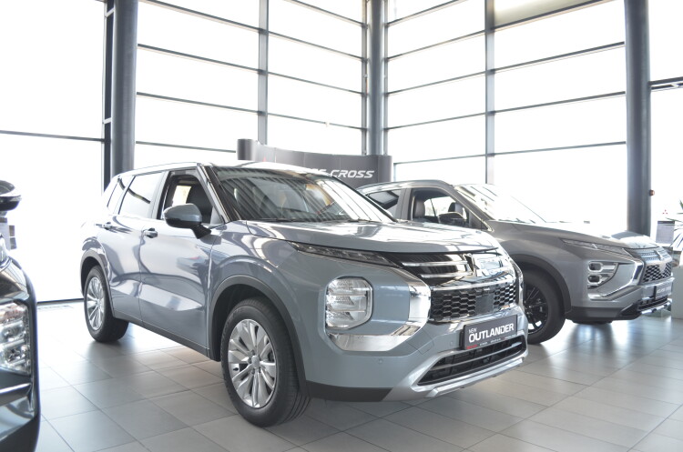 Outlander 2.5 CVT Intense