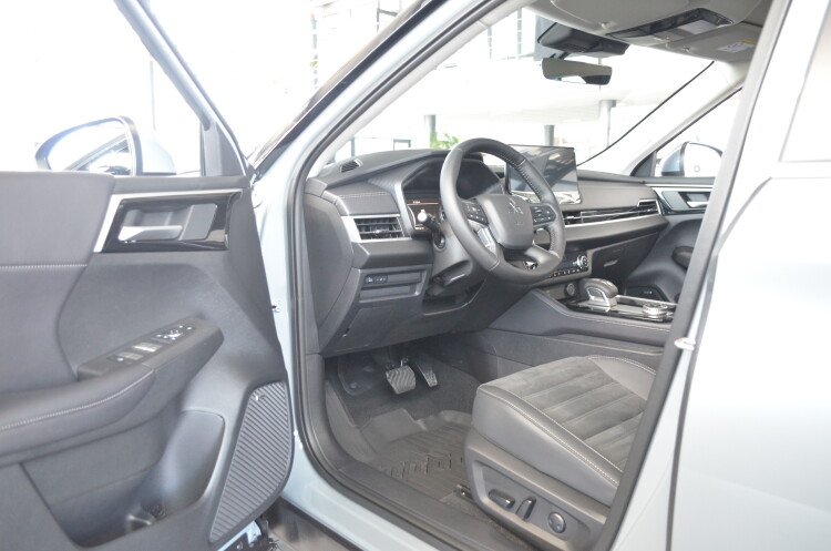 Outlander 2.5 CVT Intense