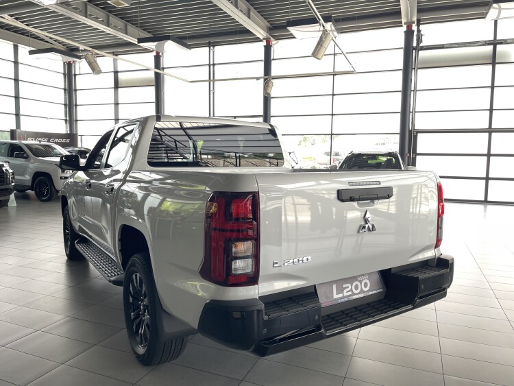 Mitsubishi L200 2.4 TD AT 4WD Intense