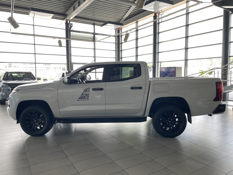 Mitsubishi L200 2.4 TD AT 4WD Intense