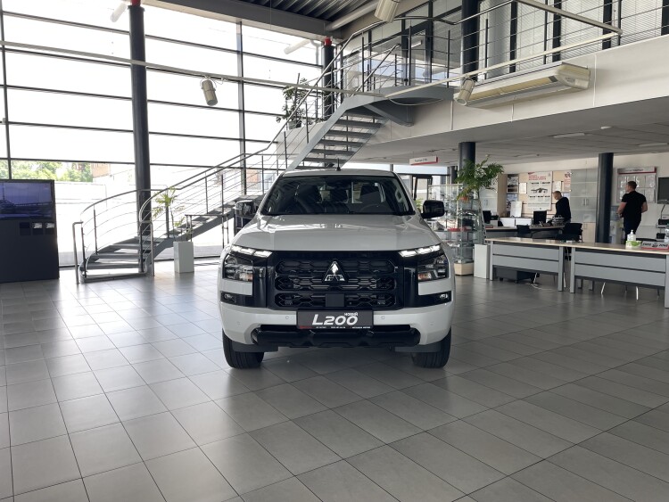 Mitsubishi L200 2.4 TD AT 4WD Intense