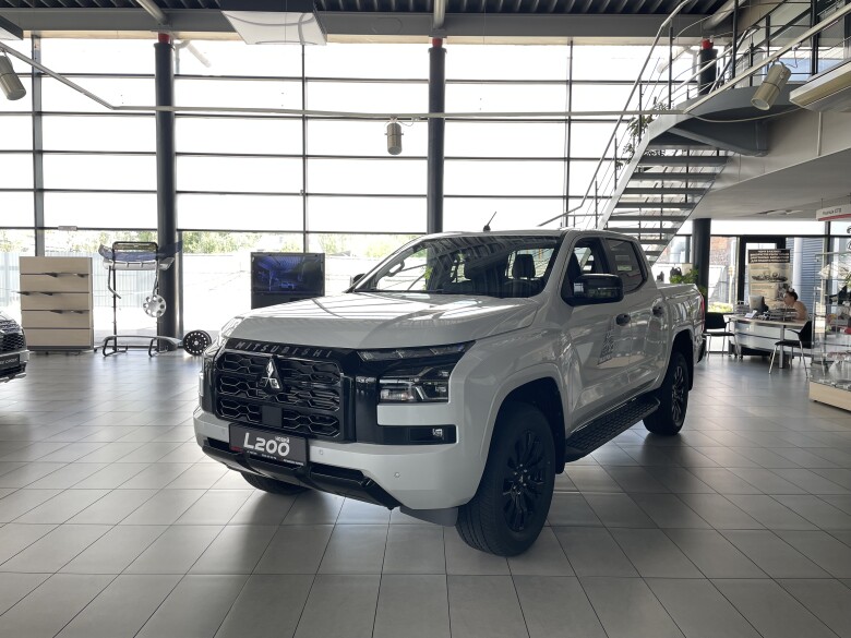 Mitsubishi L200 2.4 TD AT Intense
